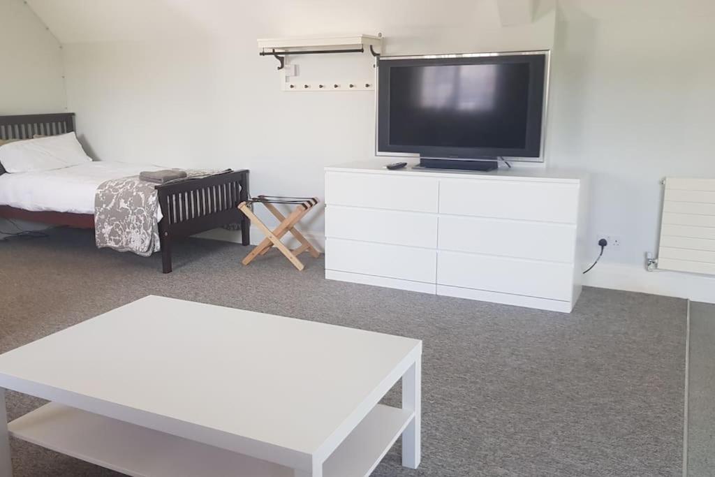 Peaceful Self Contained Studio In Lovely Garden. Hinckley Eksteriør bilde